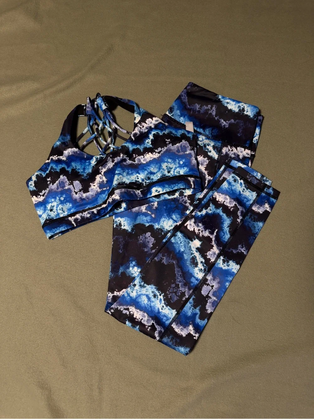 Med full length Blue Storm Print Active Leggings and Strappy Sports Bra Set